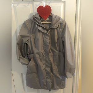 Women’s rain jacket- it’s almost new! ☔️